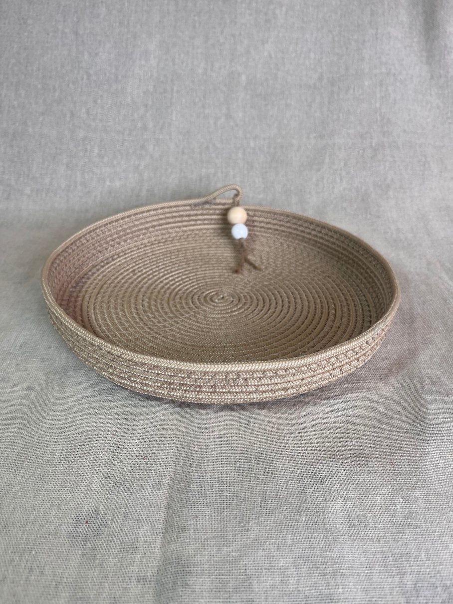 Flat woven rope tray